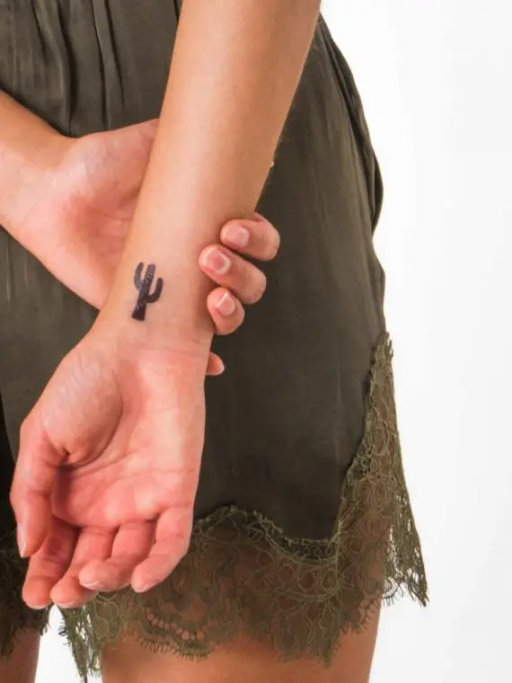 tatuaje captus minimalista