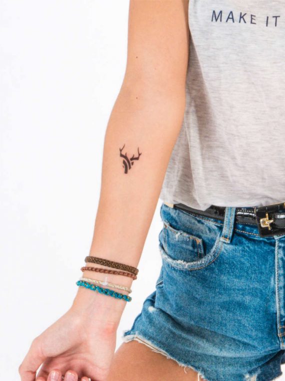 tatuaje ciervo geometrico